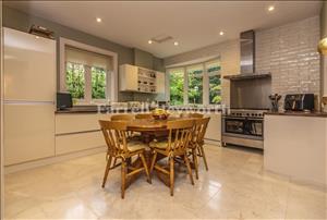 Kitchen e