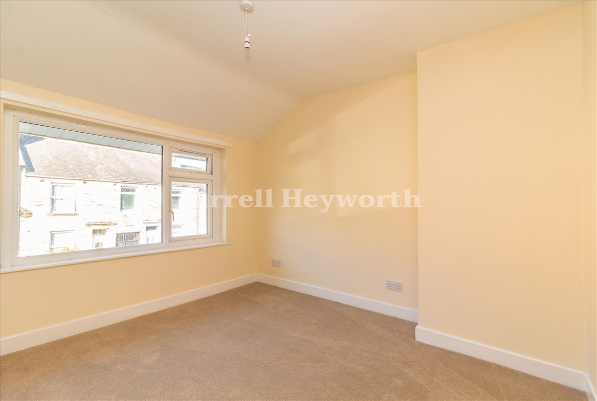 Bedroom 1 image 3