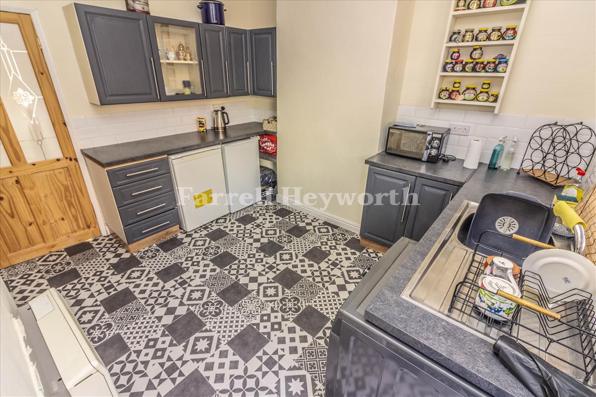 Kitchen b