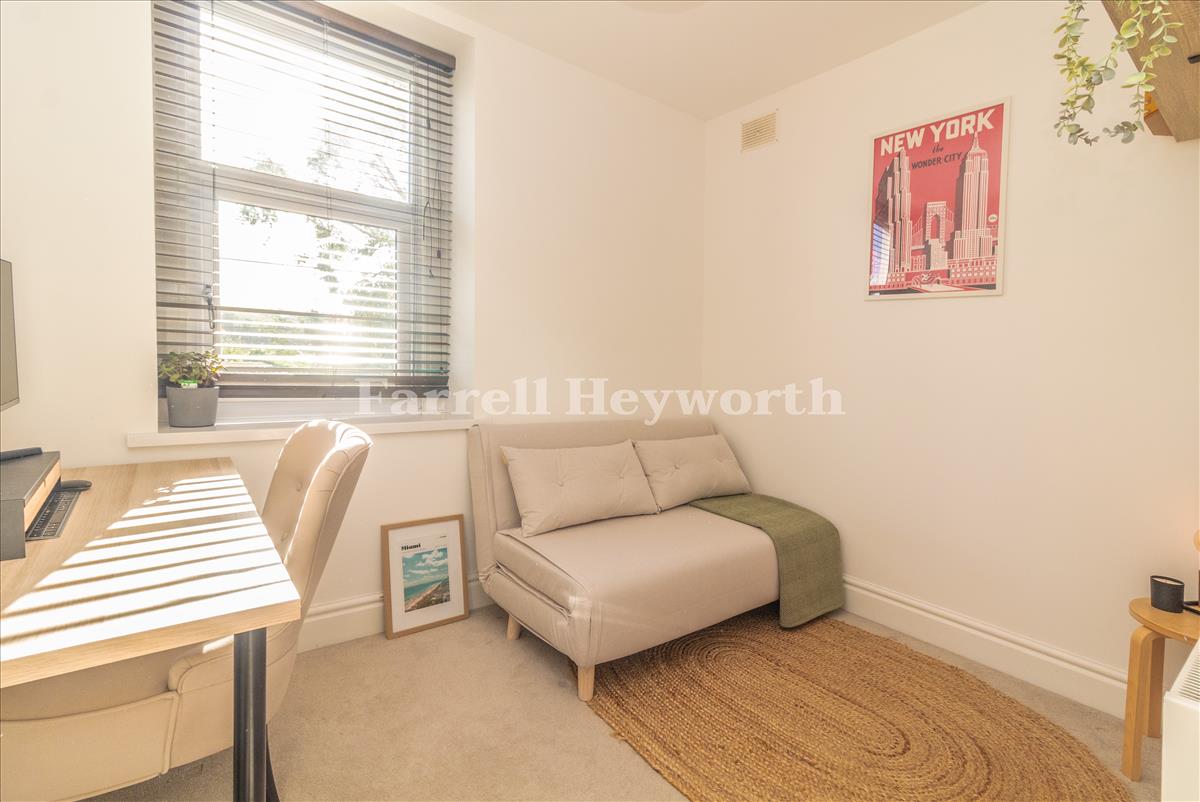Bedroom 3 image 2