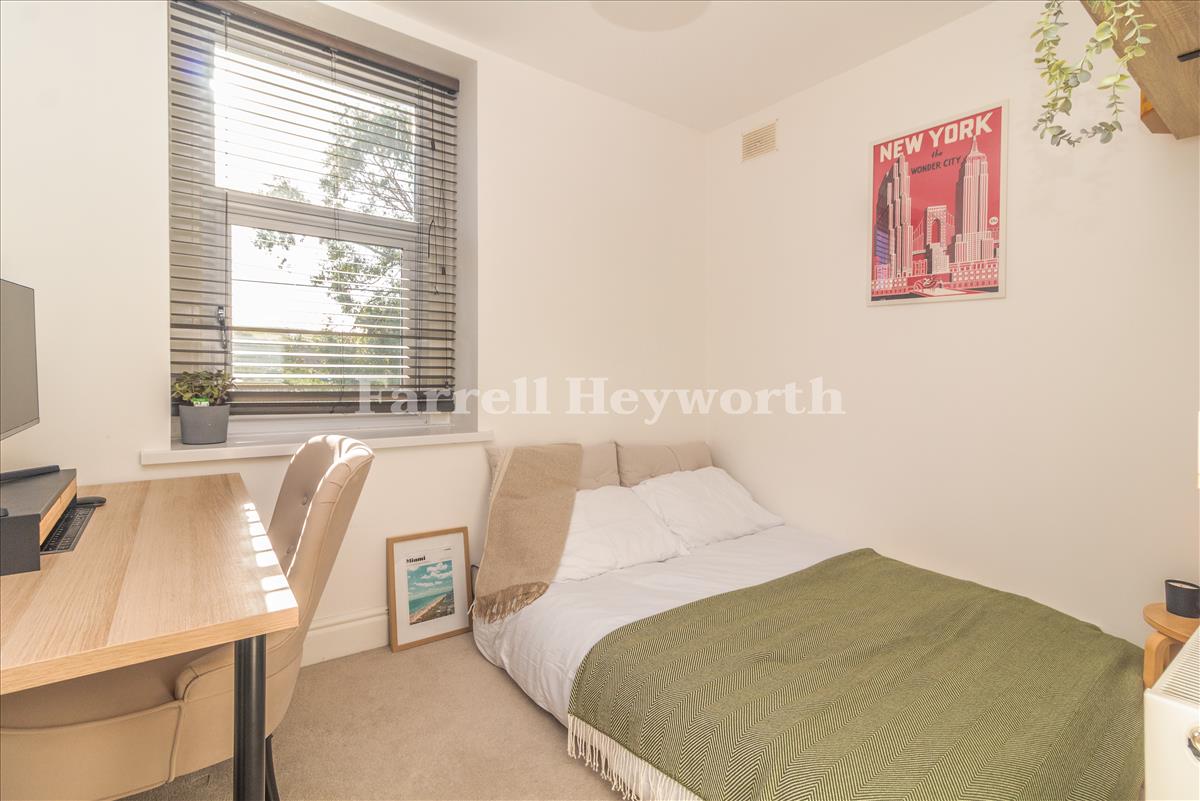 Bedroom 3 image 3