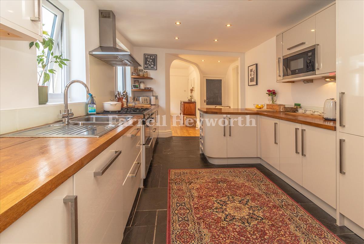 Kitchen image 3