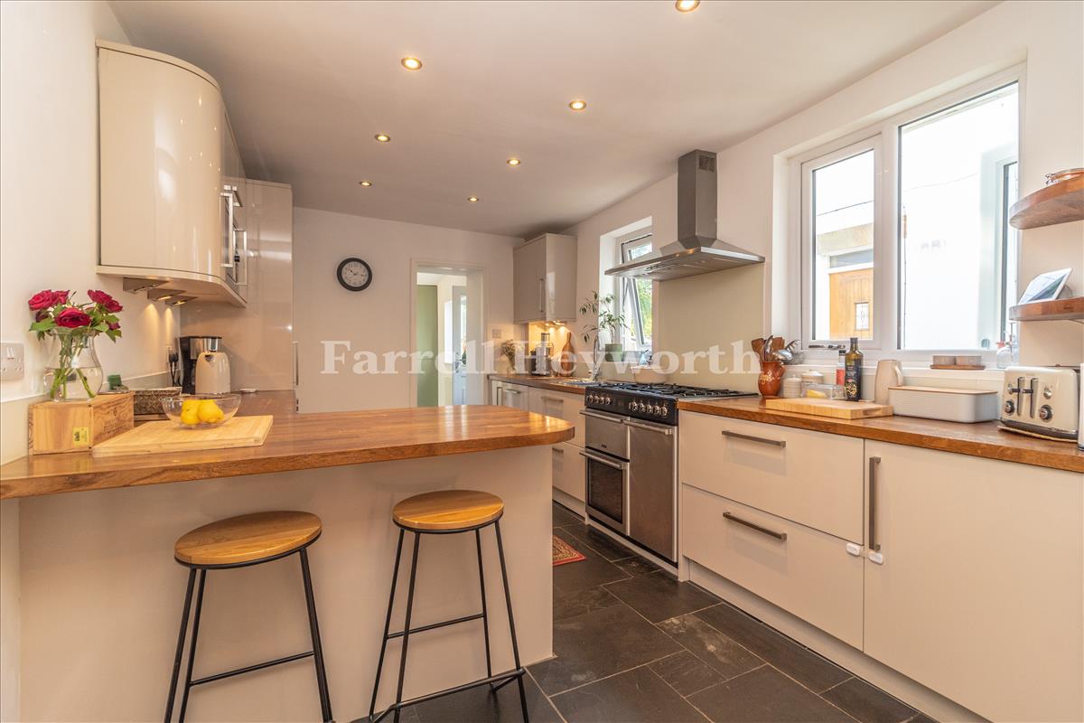 Kitchen image 4