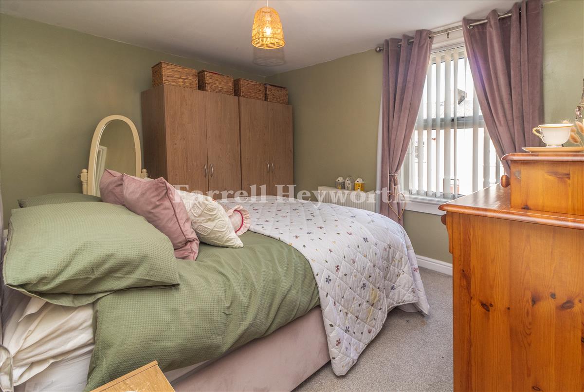 Bedroom 1 image 2