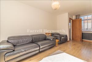 Lounge image 4