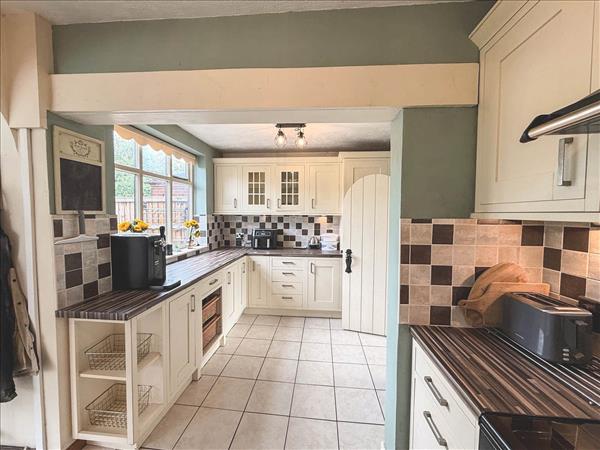 Kitchen b