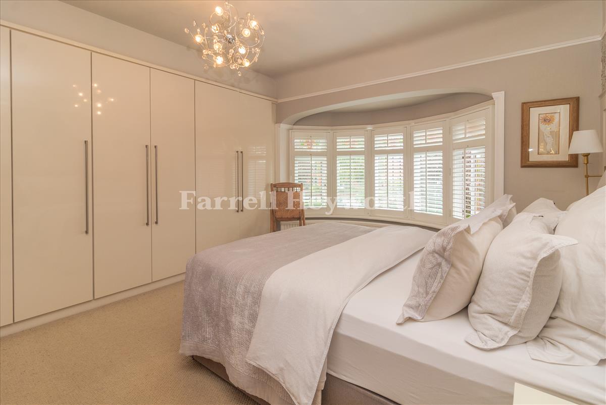 Bedroom 1 image 2
