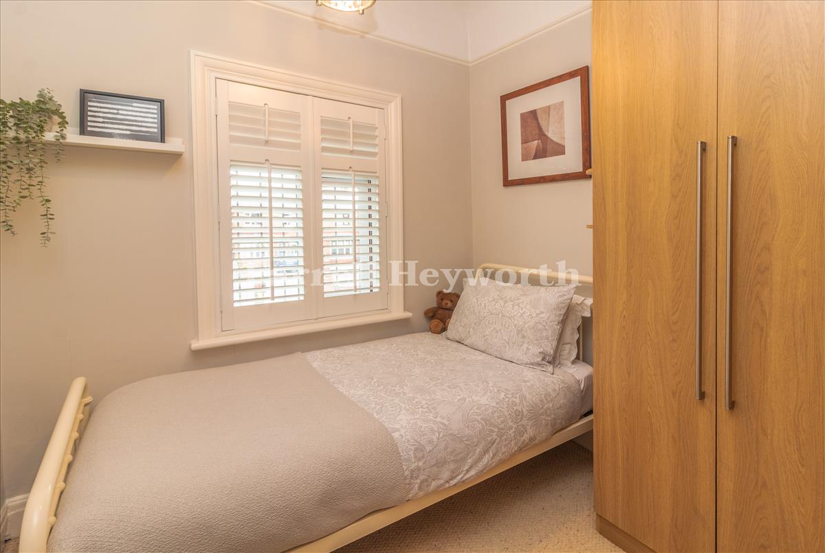 Bedroom 3 image 2