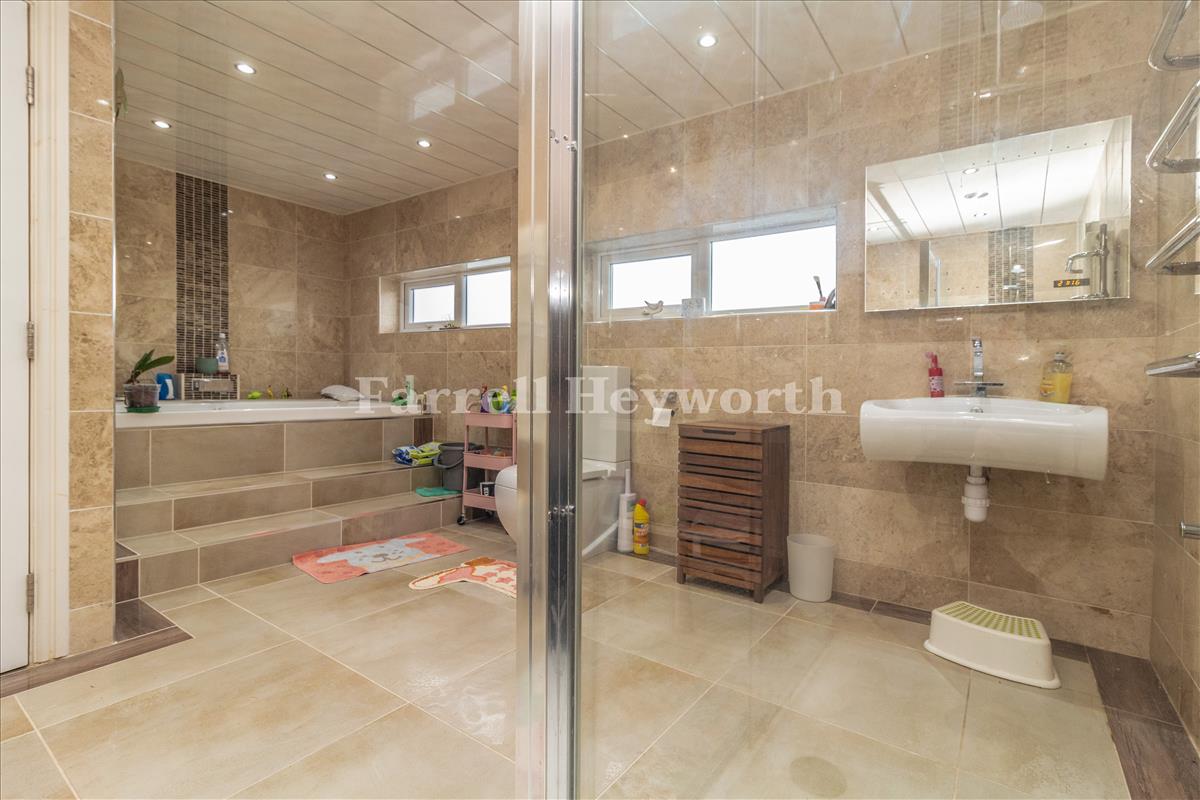 Bathroom image 3