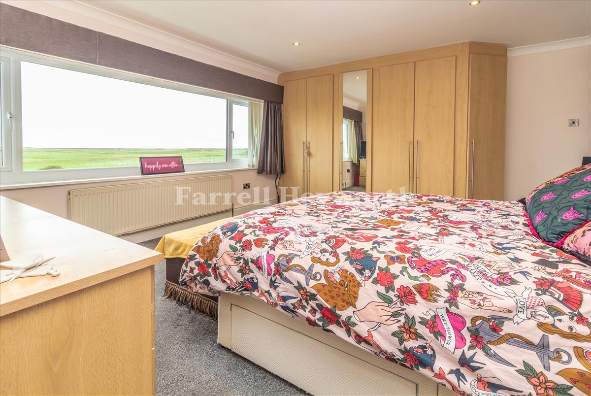 Bedroom 1 image 2