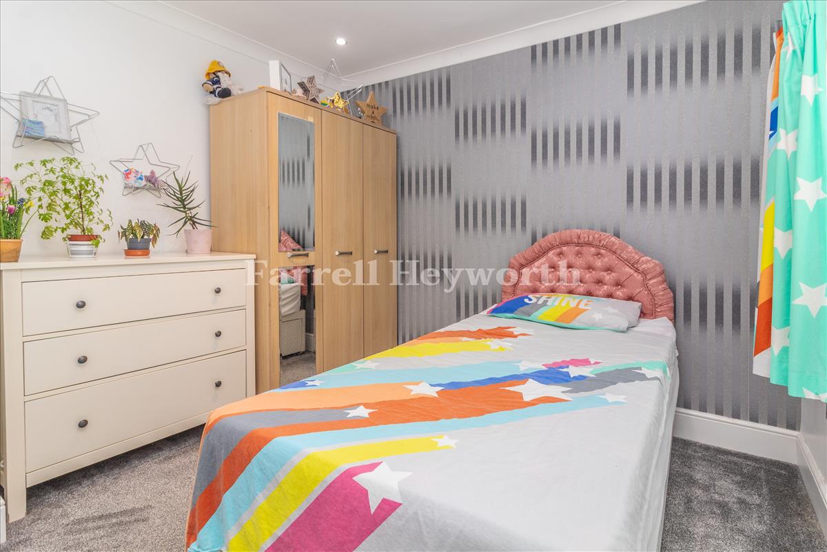 Bedroom 5 image 2