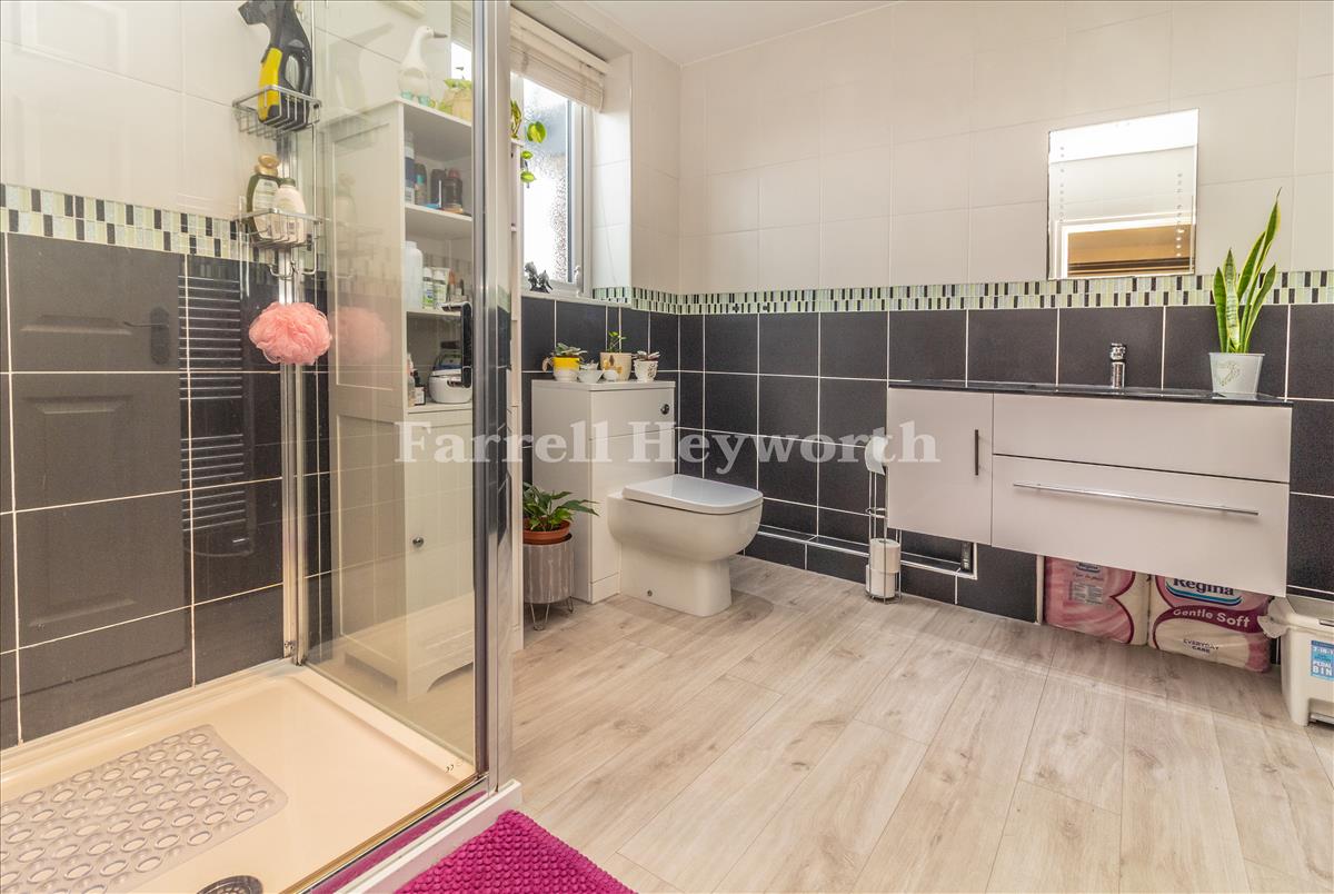 First Floor Annex En Suite
