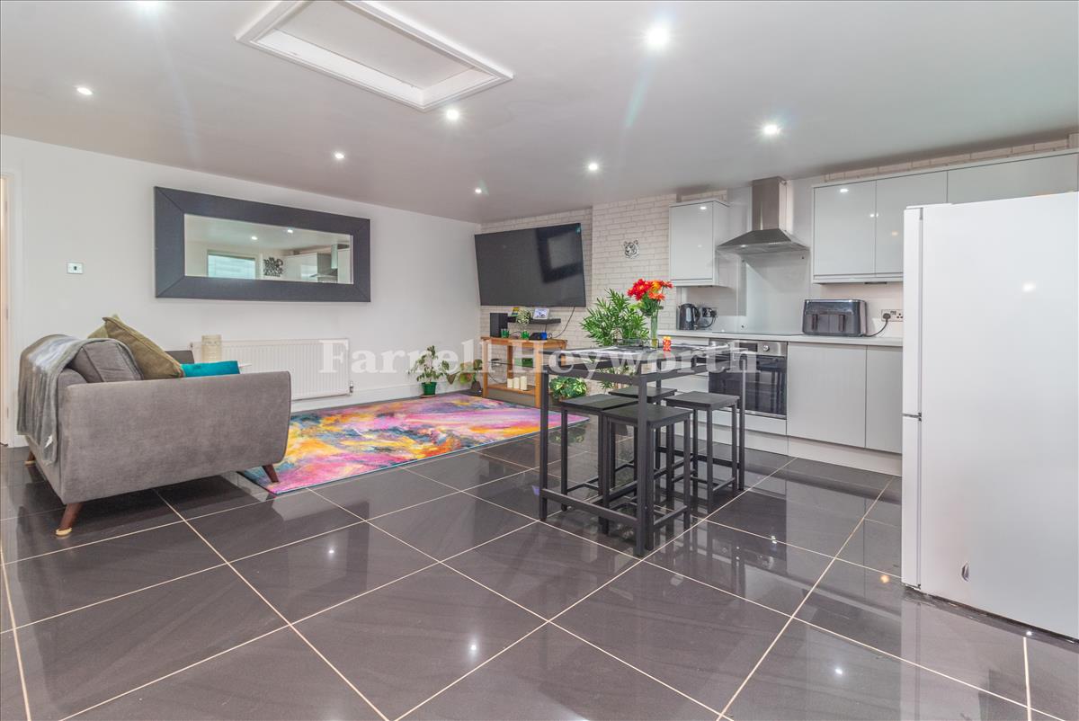 Living Room  Kitchenette image 3