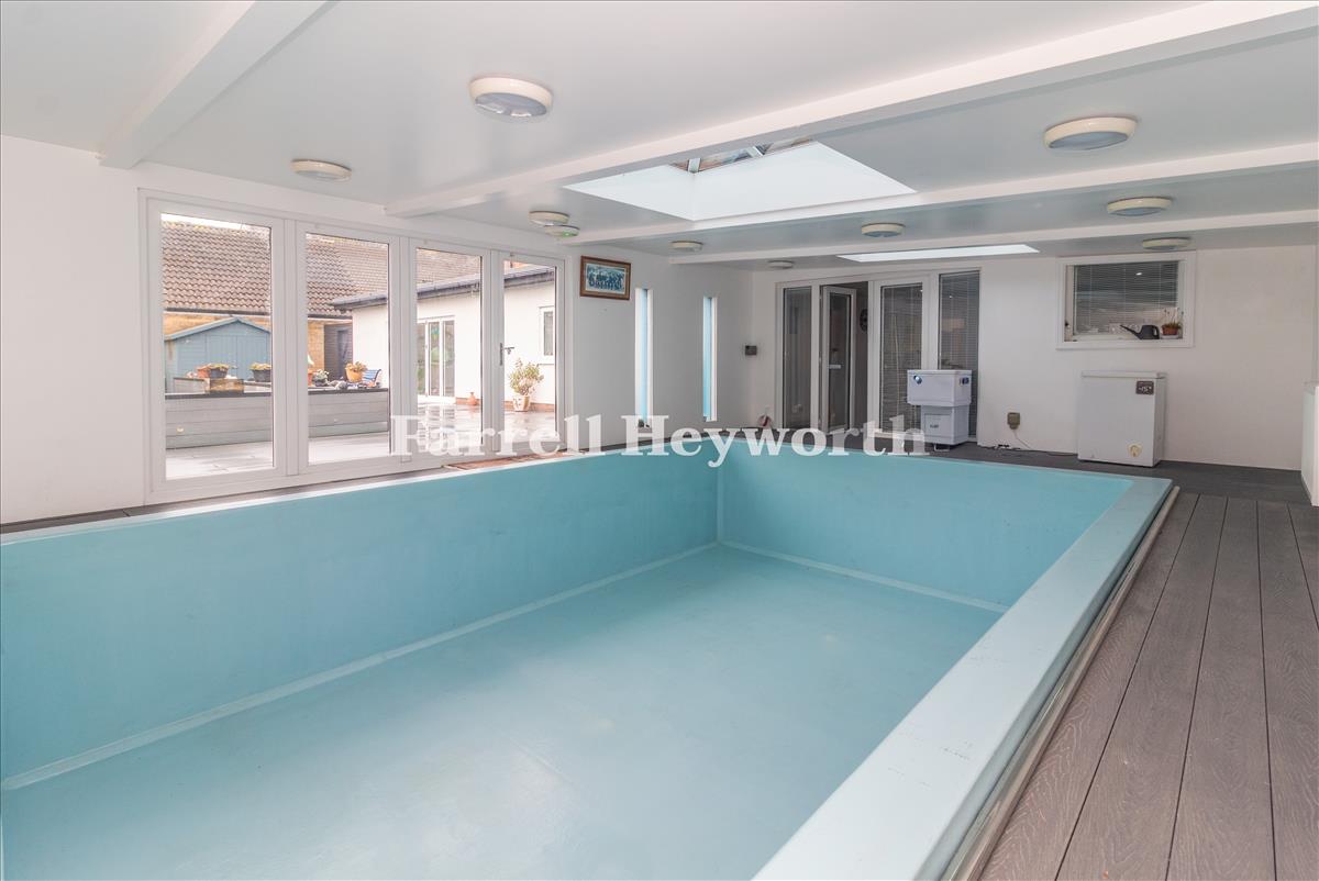 Pool Room image 3