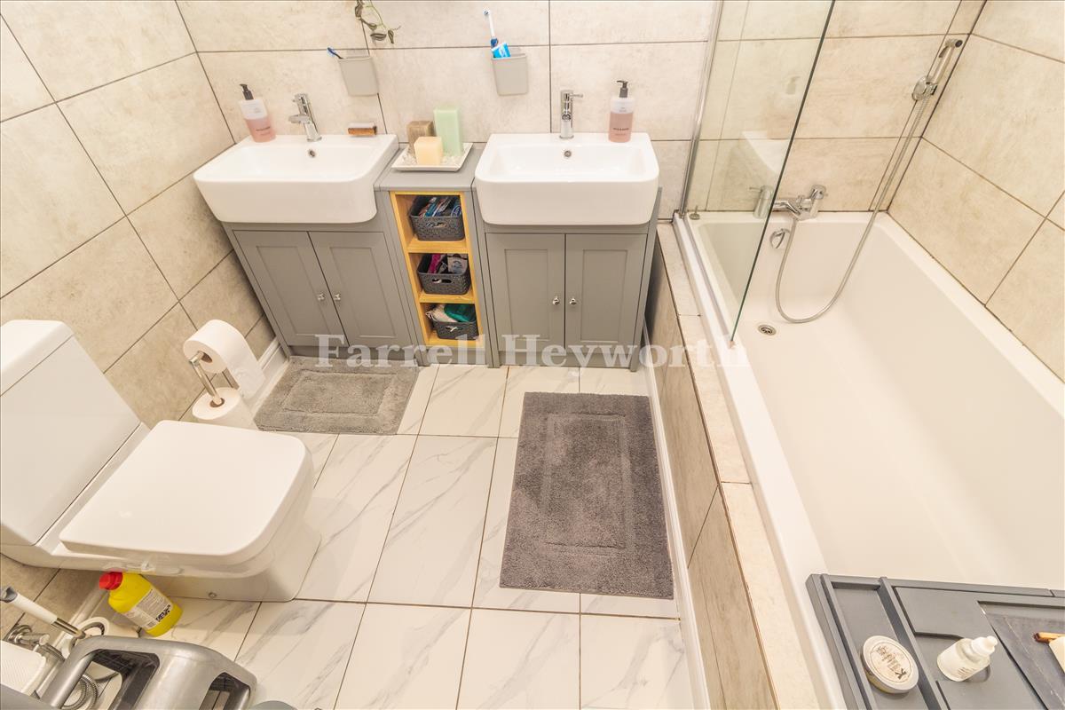 En Suite Bathroom
