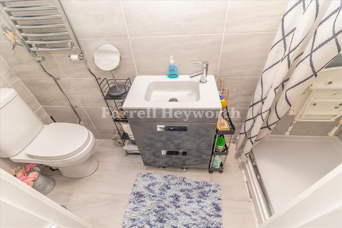En Suite Ground Floor Bedroom