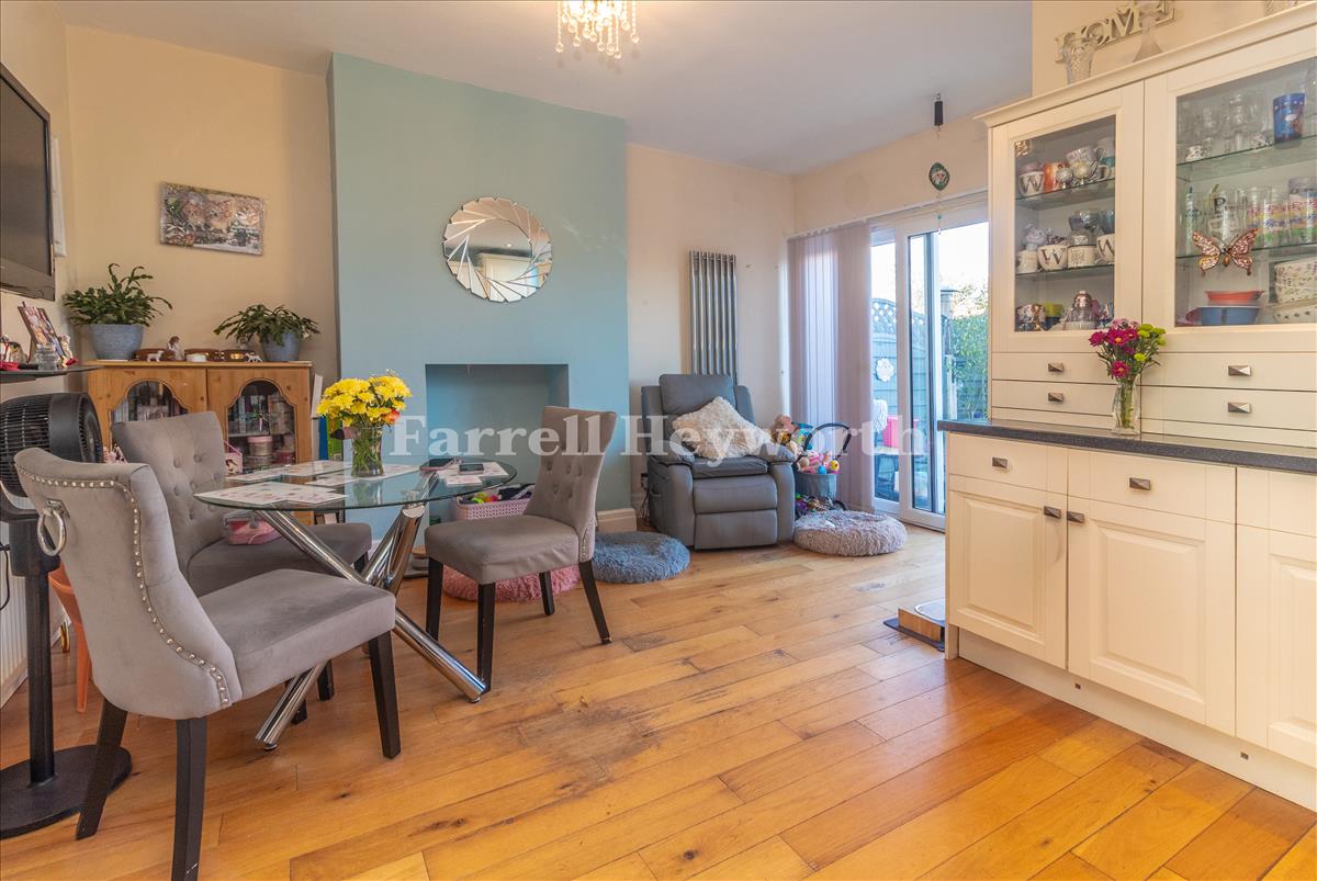 Kitchen Diner image 3