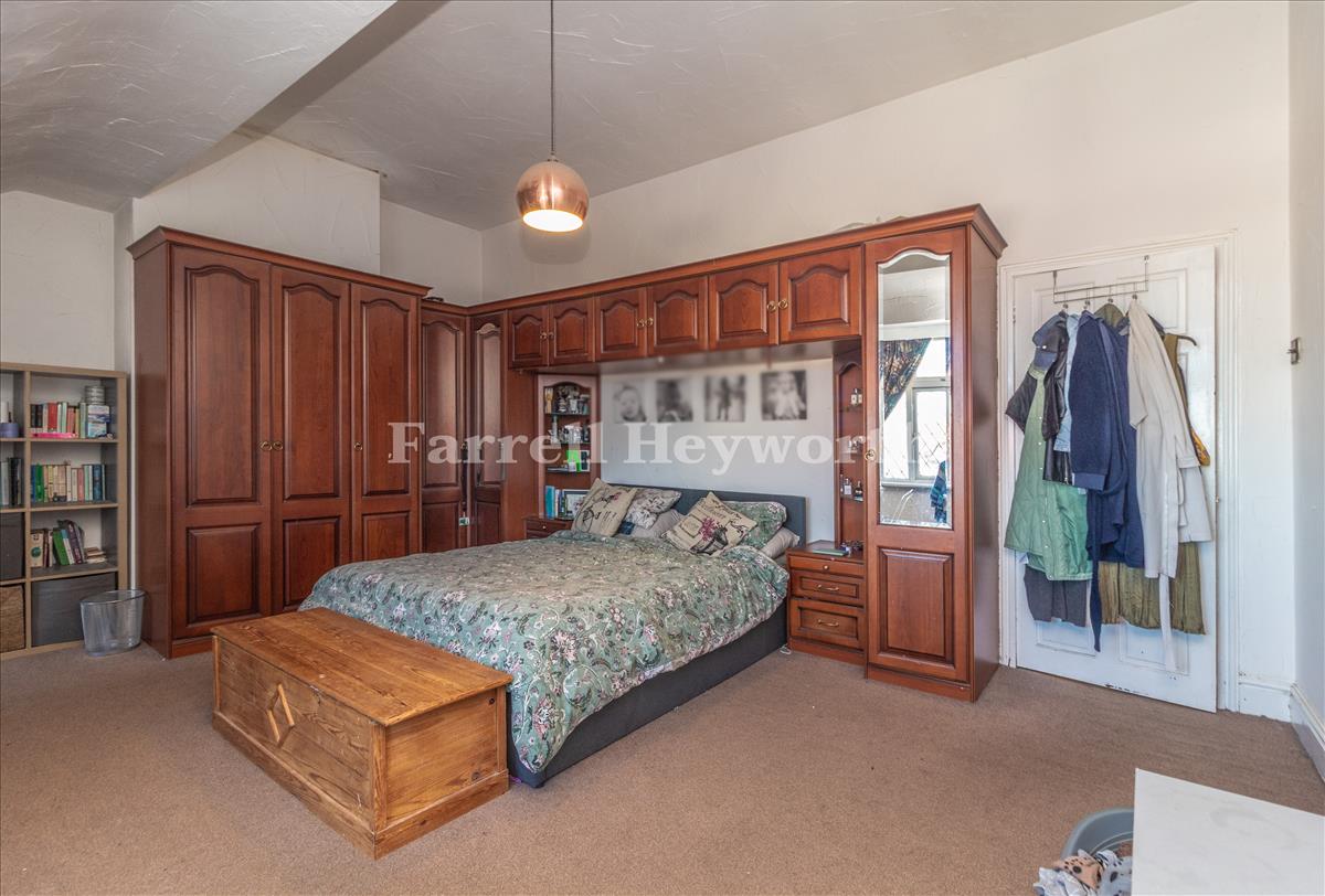 Bedroom 1 image 2