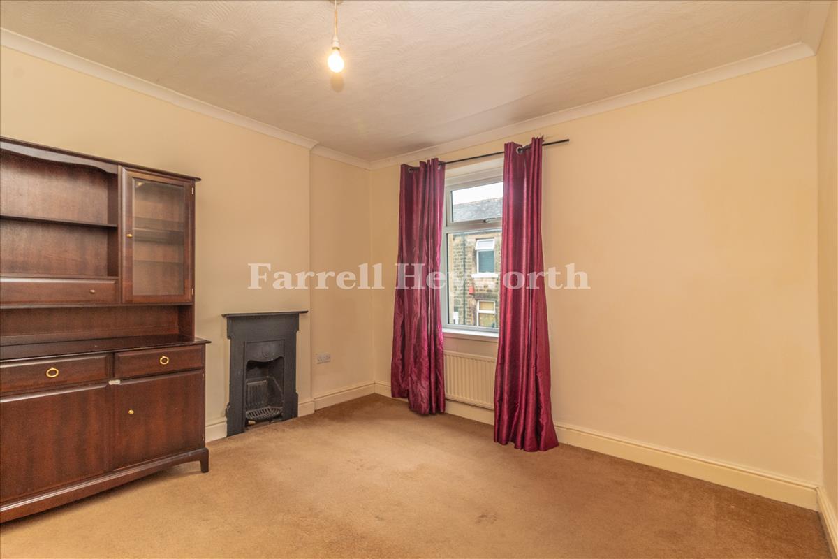 Bedroom 1 image 2