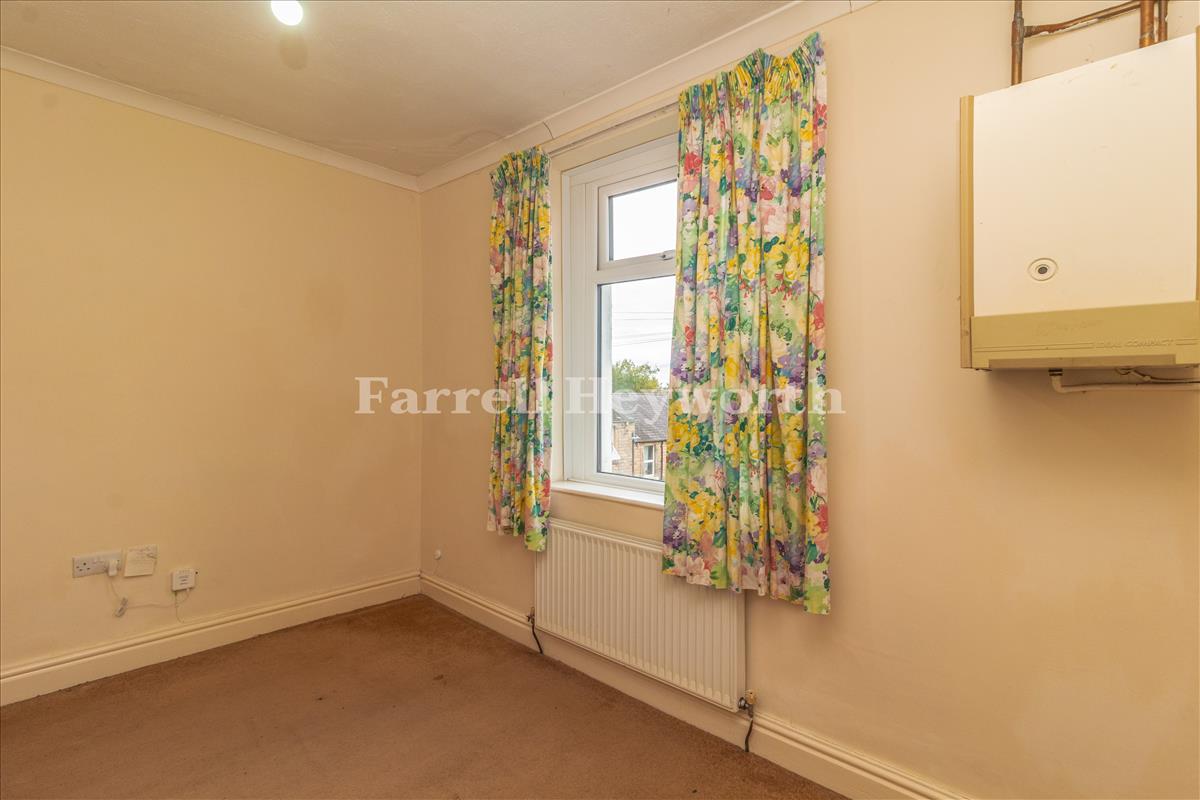 Bedroom 2 image 2