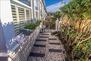 Front Garden image 2
