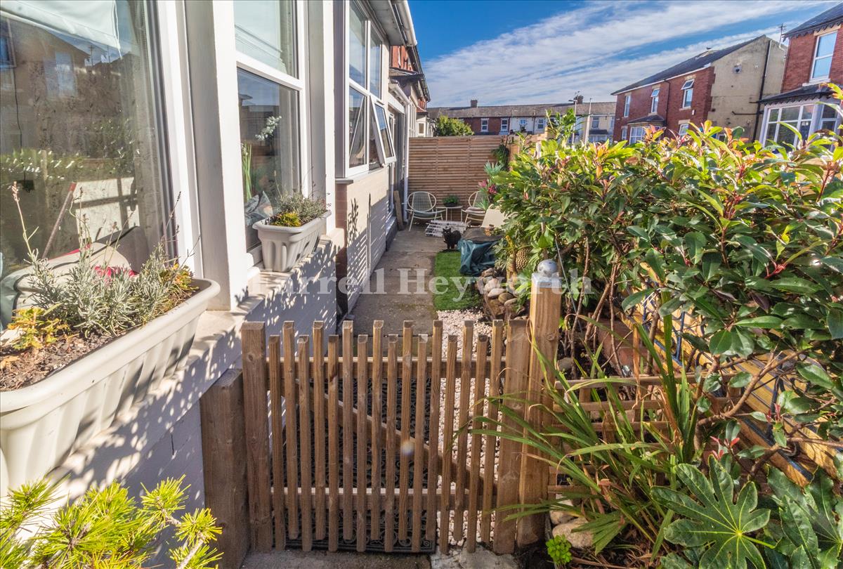 Front Garden image 3