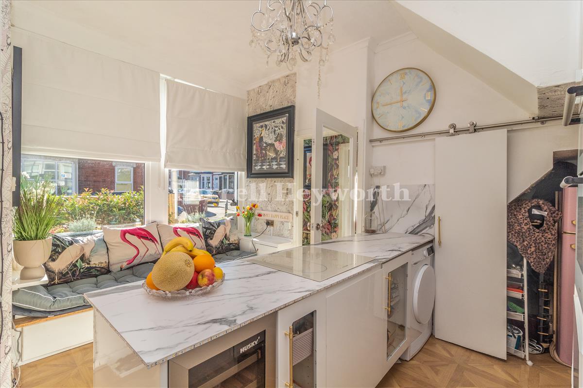 Kitchen image 3