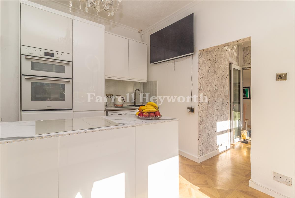 Kitchen image 4