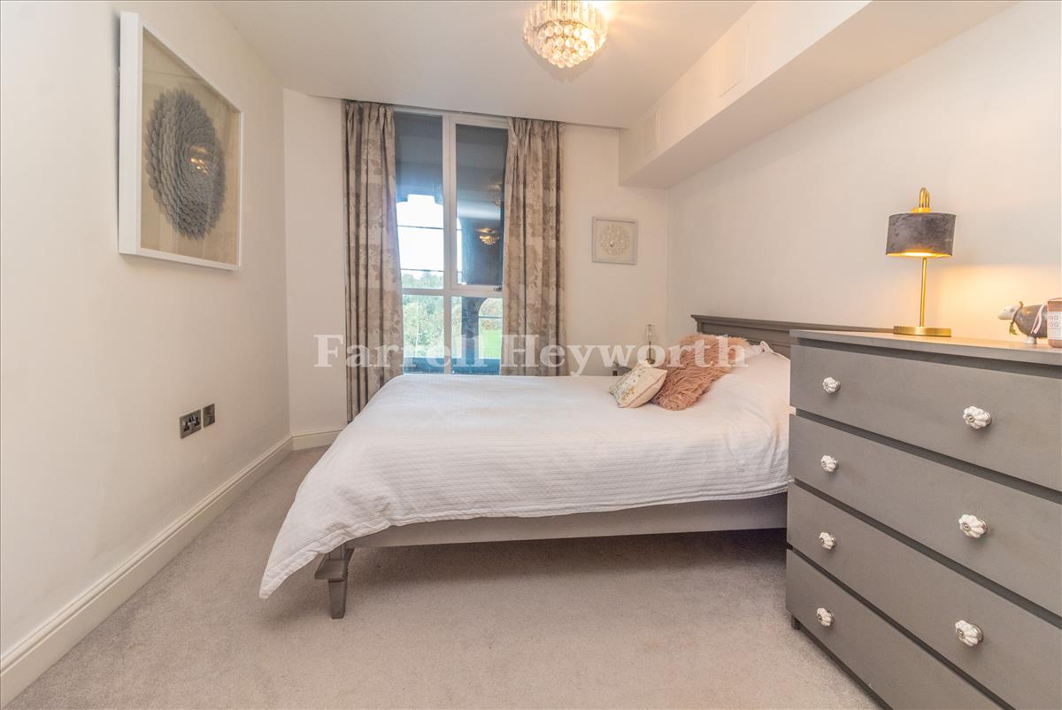 Bedroom 1 image 2