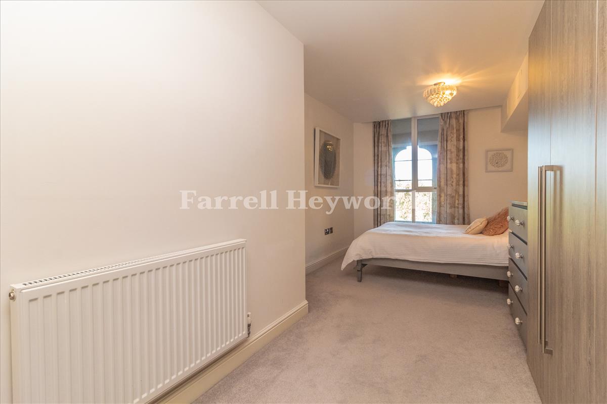 Bedroom 1 image 4