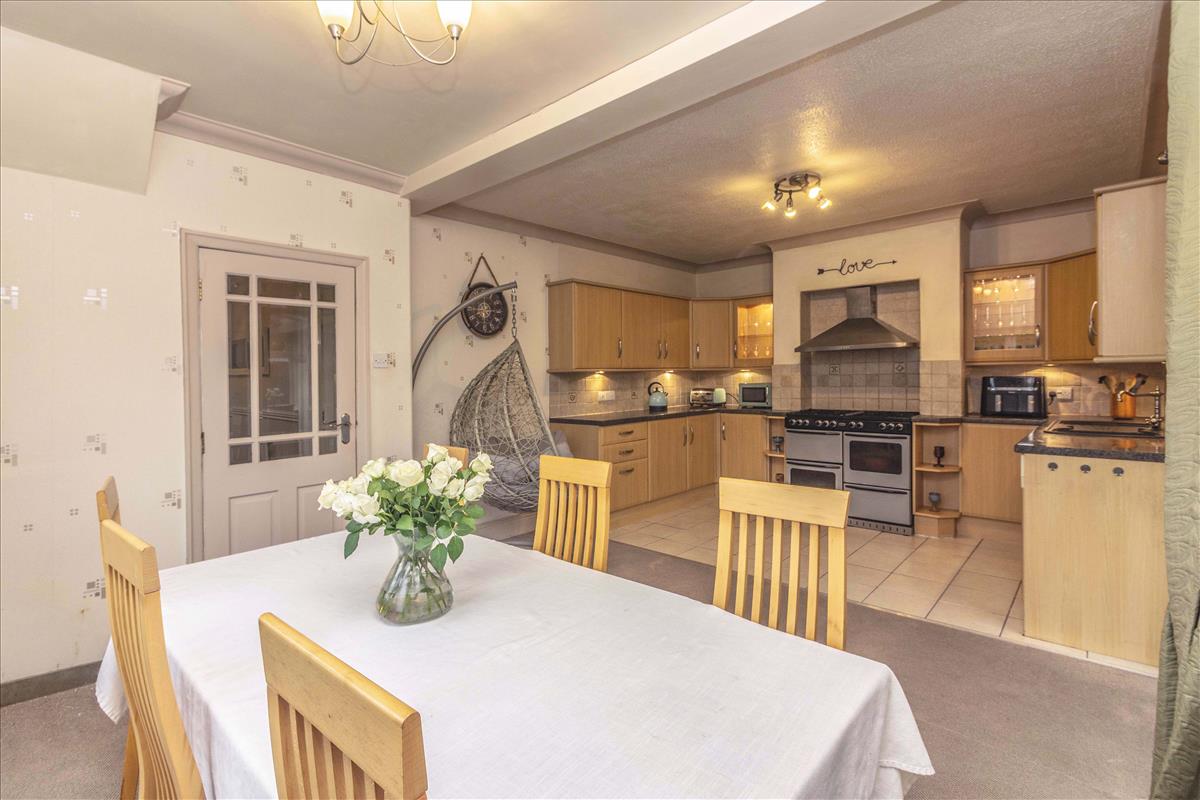 Kitchen v