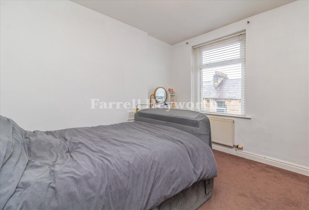 Bedroom 1 image 2