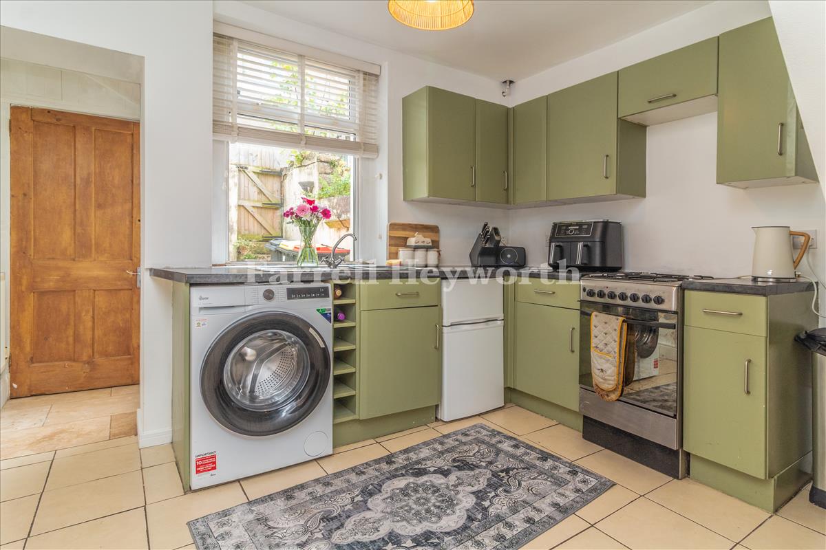 Kitchen image 4