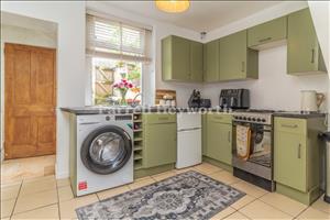 Kitchen image 4