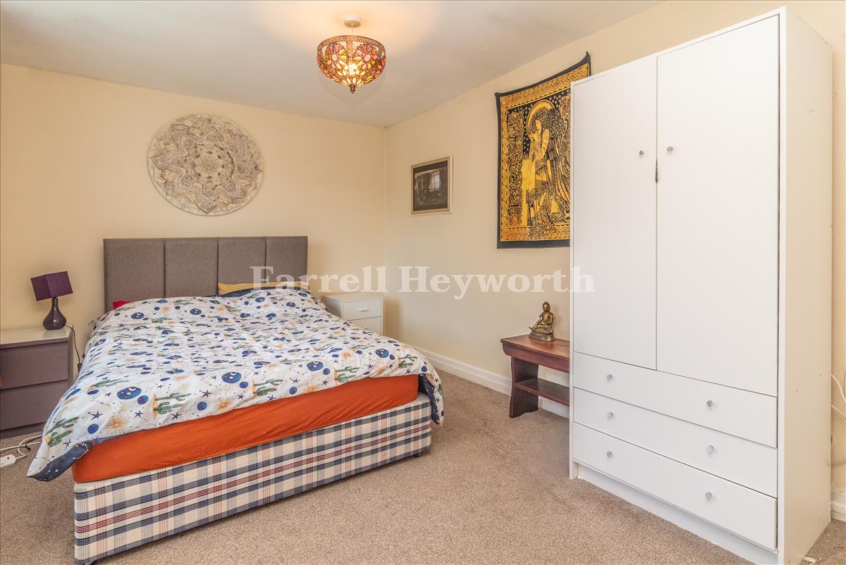 Bedroom 1 image 2