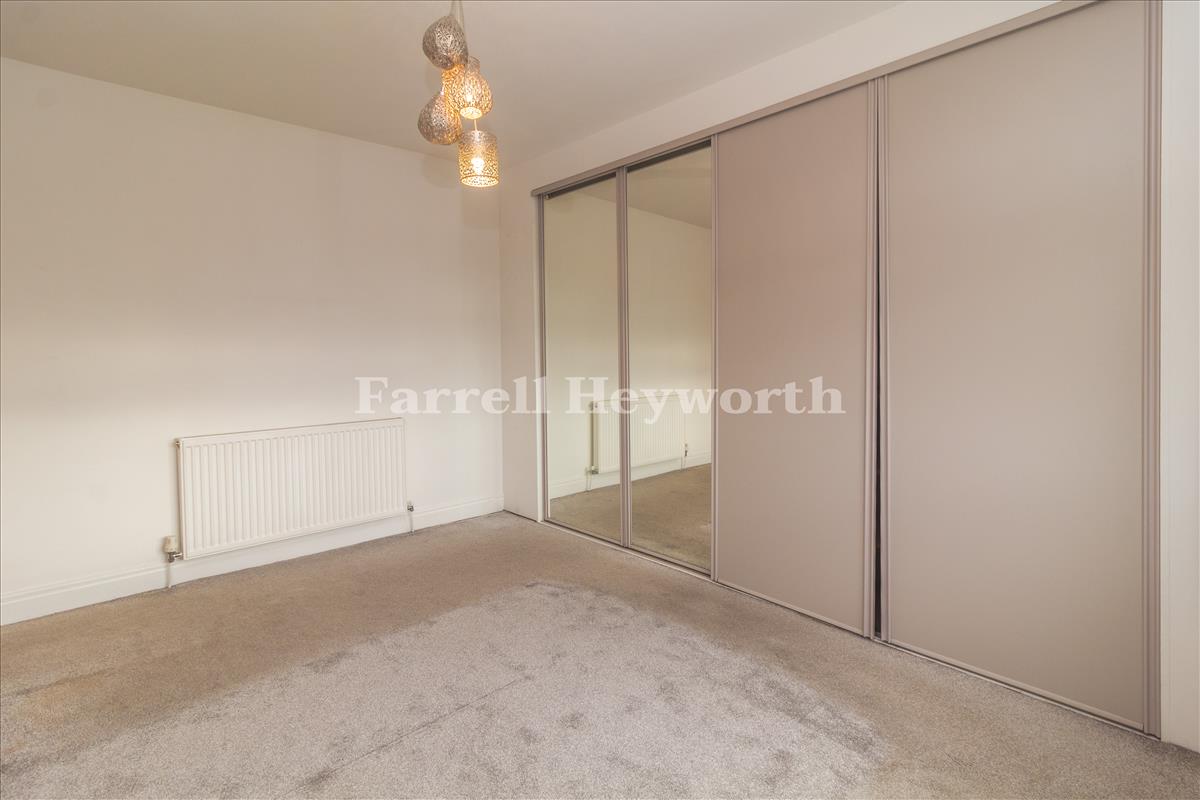 Bedroom 1 image 2
