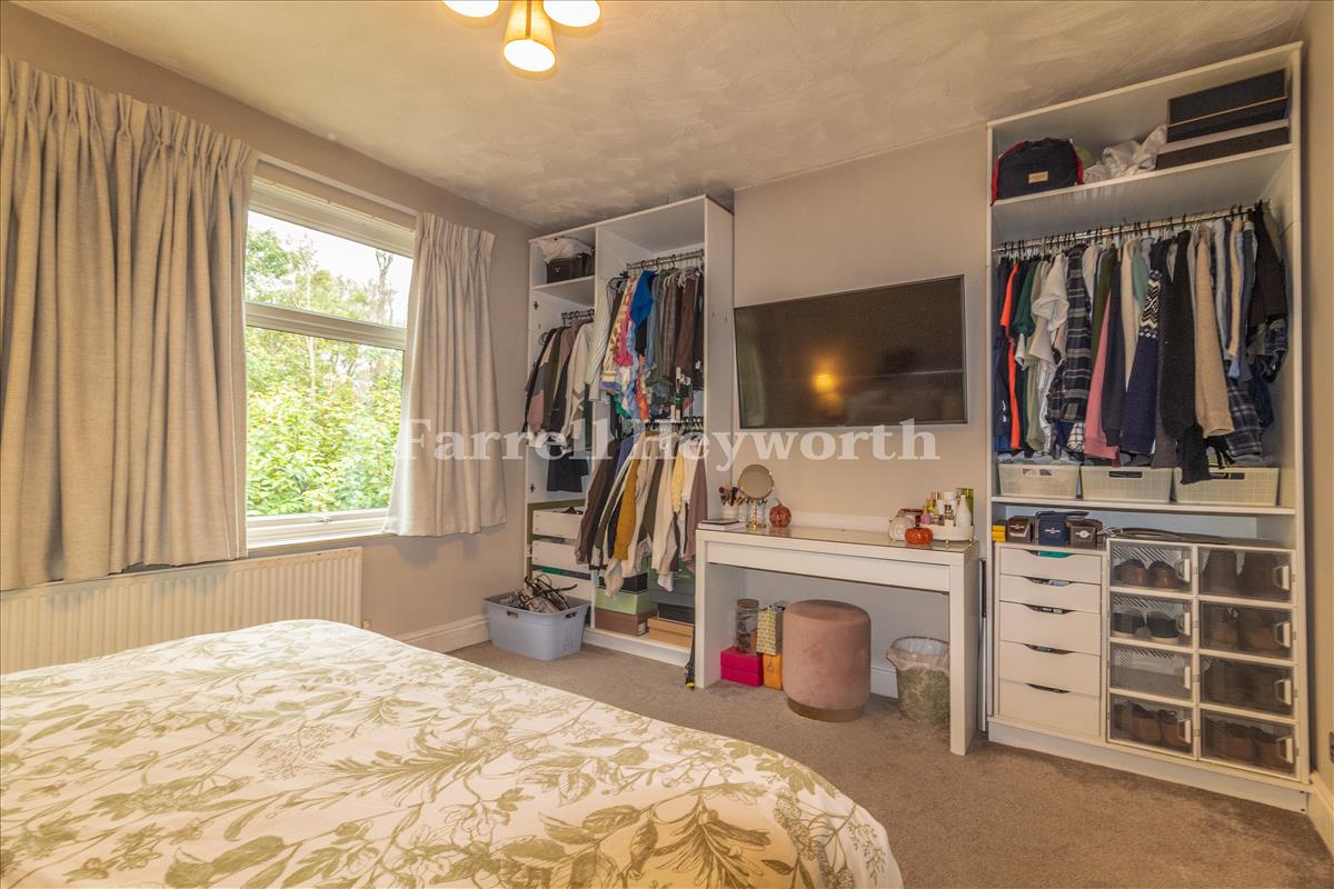 Bedroom 1 image 2