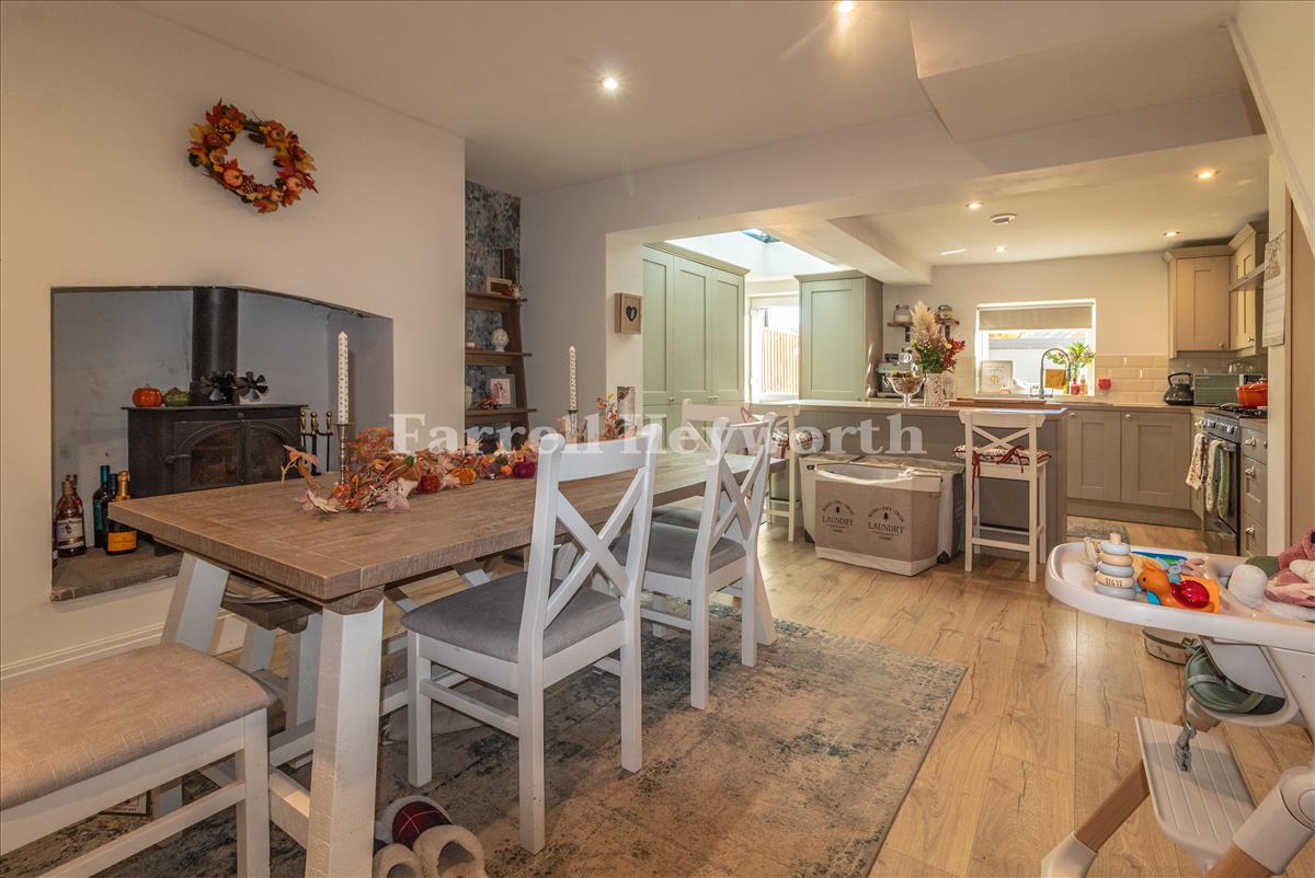 Kitchen Diner image 2