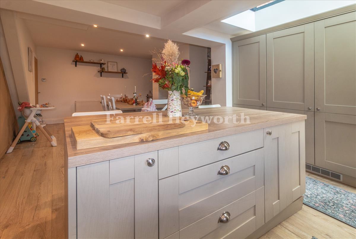 Kitchen Diner image 3