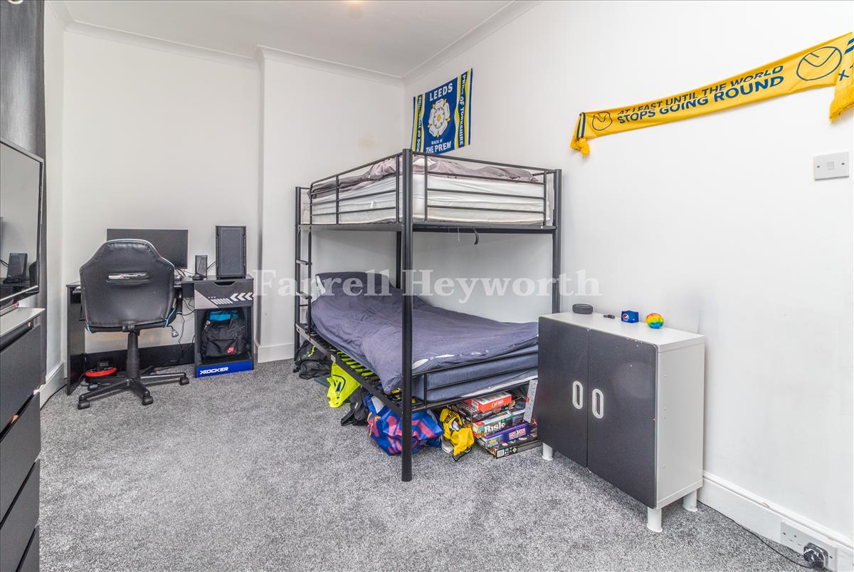 Bedroom 1 image 2