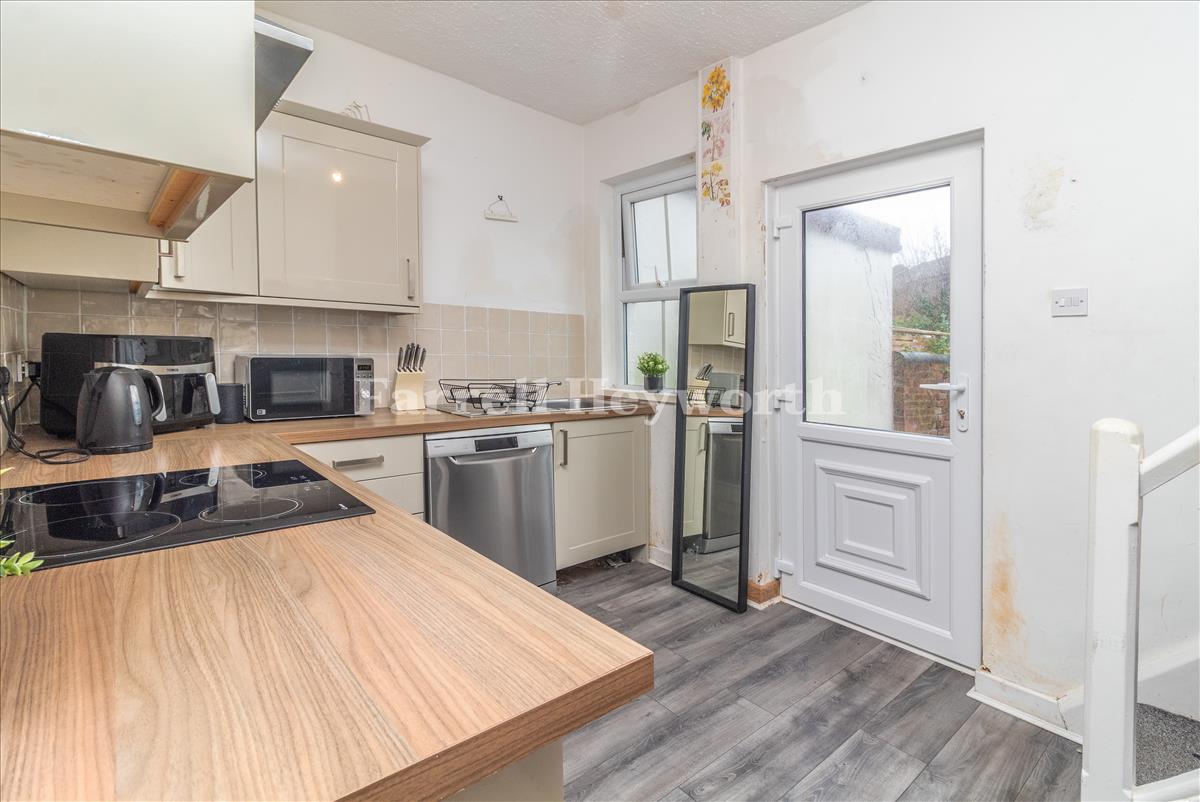 Kitchen image 2