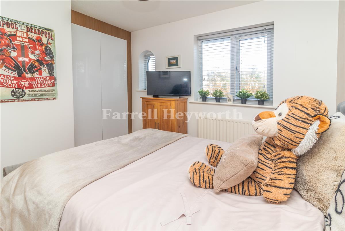 Bedroom 1 image 2