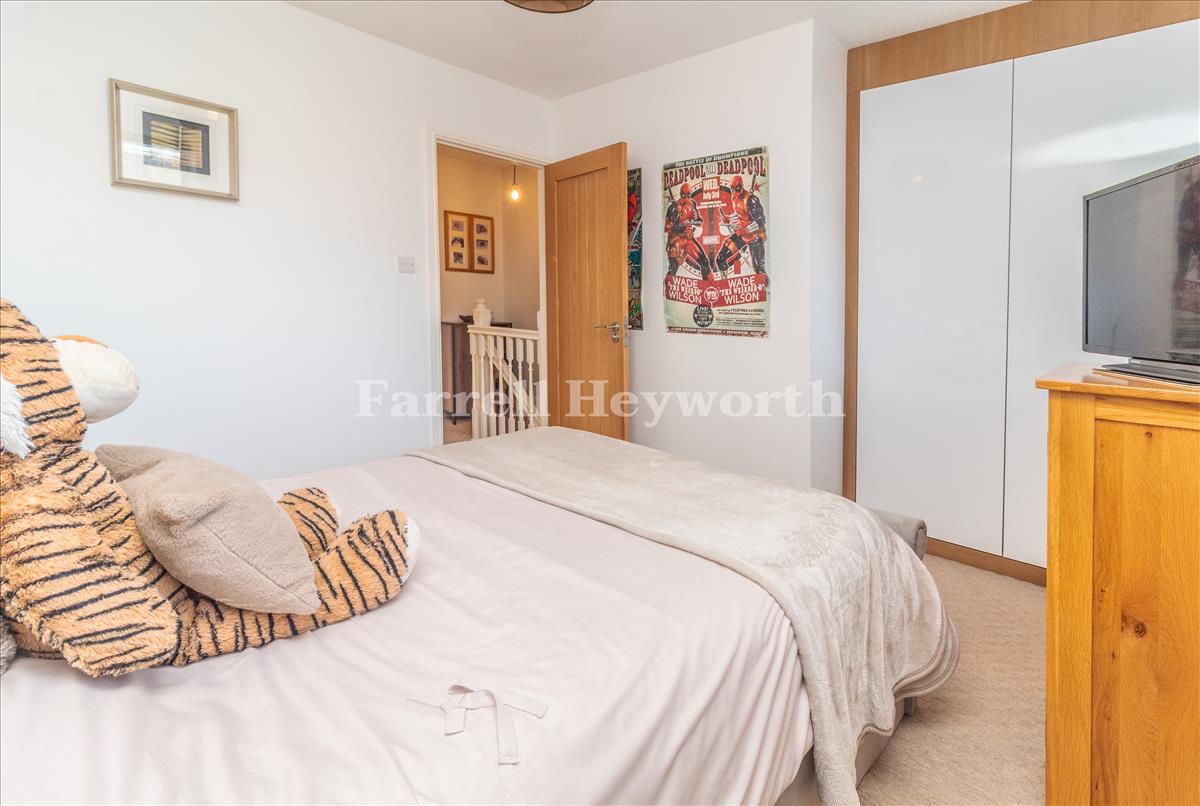 Bedroom 1 image 3